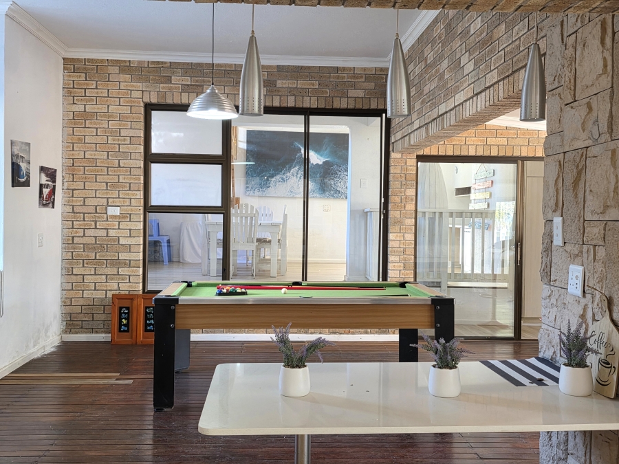5 Bedroom Property for Sale in Wavecrest Eastern Cape